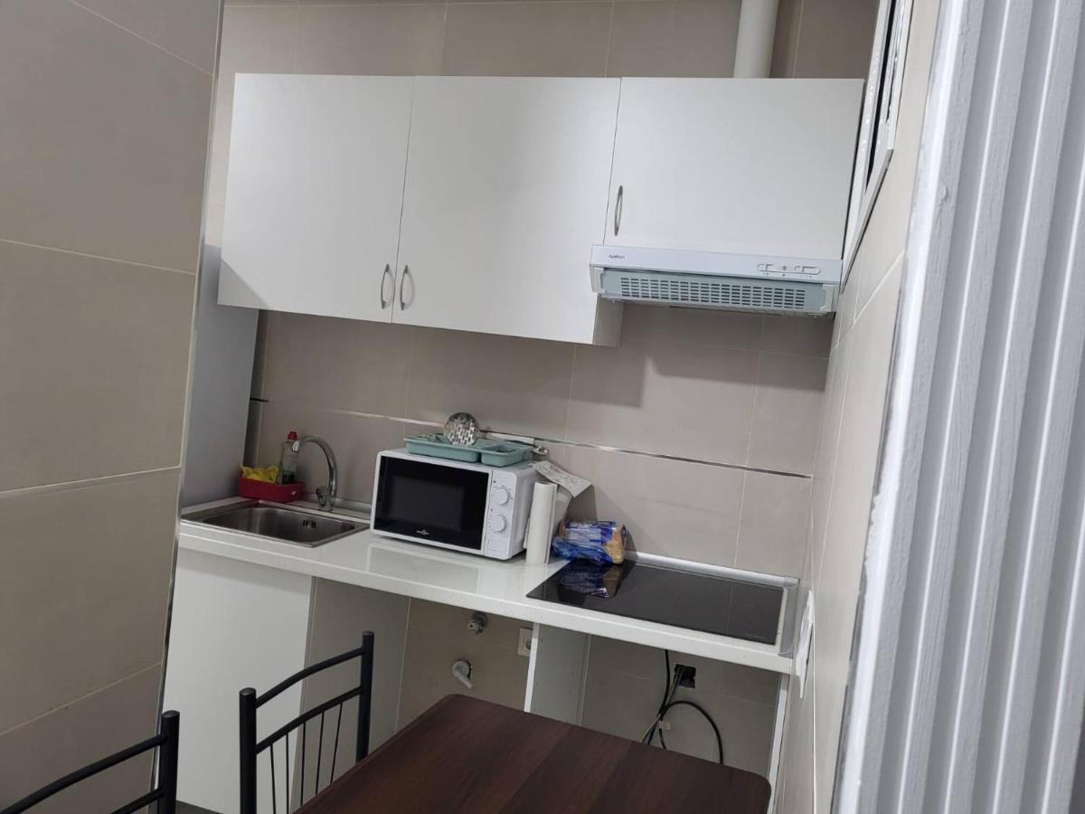 Room In Apartment - Habitacion Multiple 04 Carpetana 马德里 外观 照片