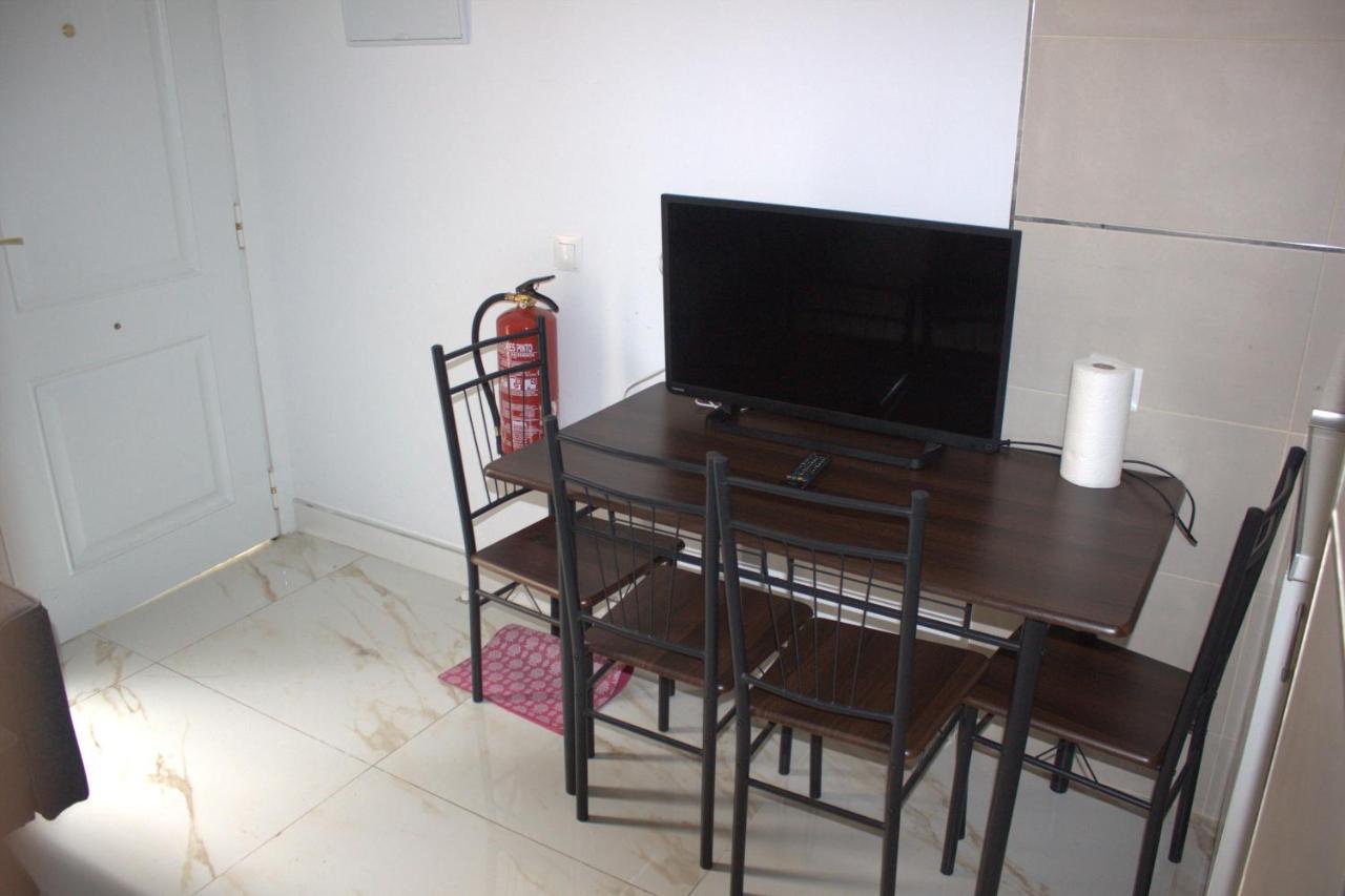 Room In Apartment - Habitacion Multiple 04 Carpetana 马德里 外观 照片